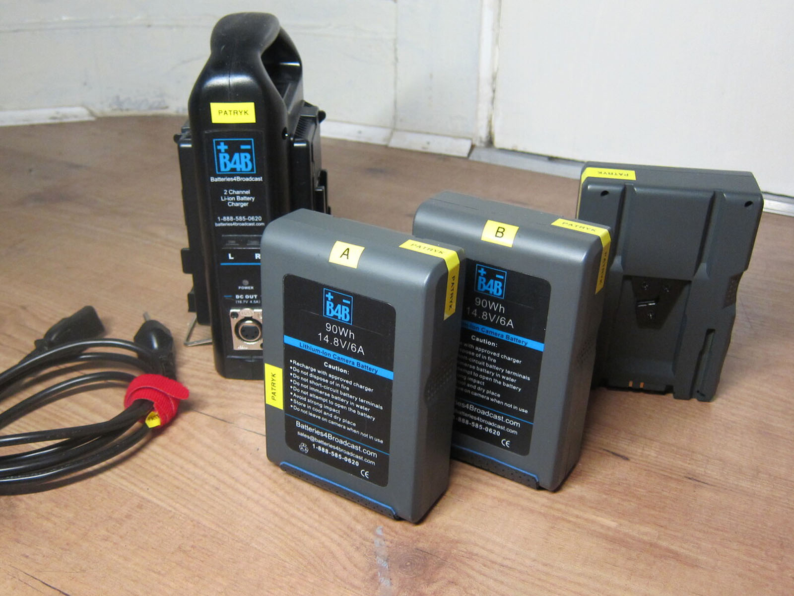 V-Mount Battery + charger