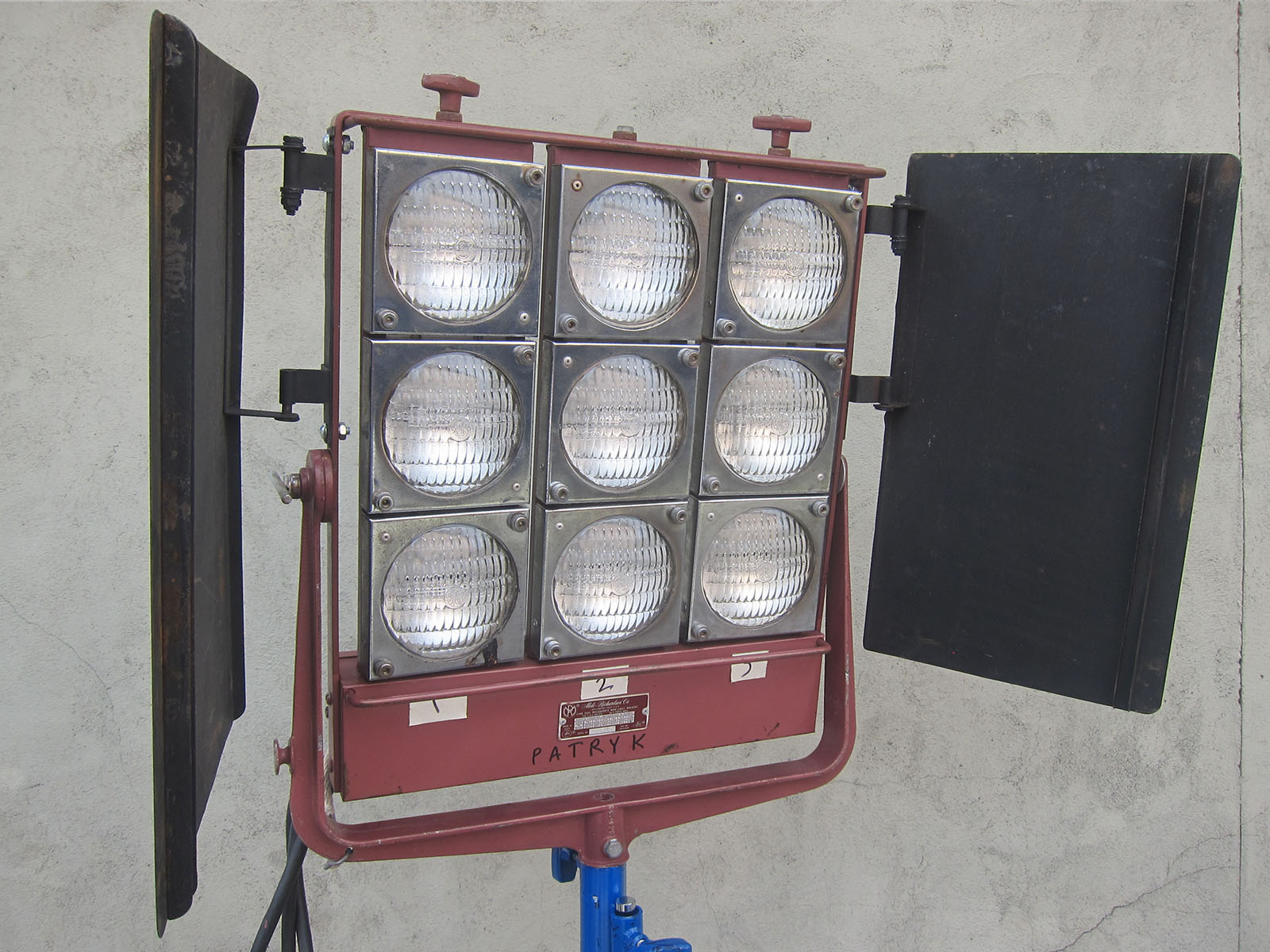 Mole Richardson 9-light (9x 650w)